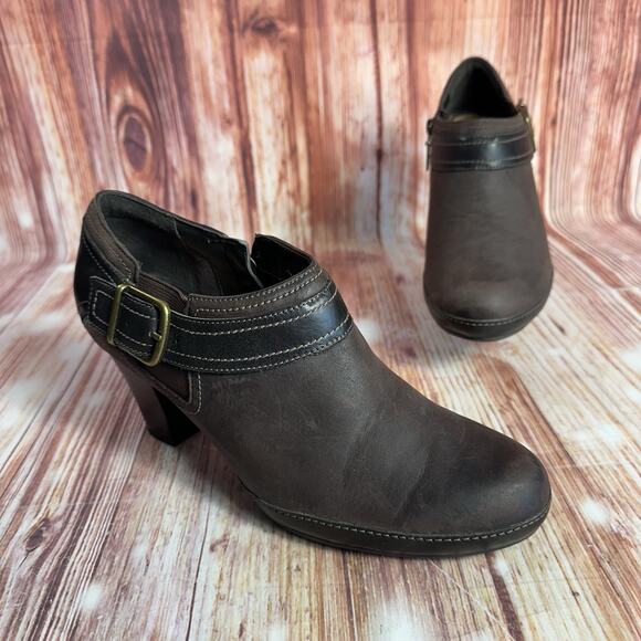 Clarks Size 10 Brown Leather Ankle Booties Side Zip Buckle Block Heel Boot Shoes - Picture 1 of 10